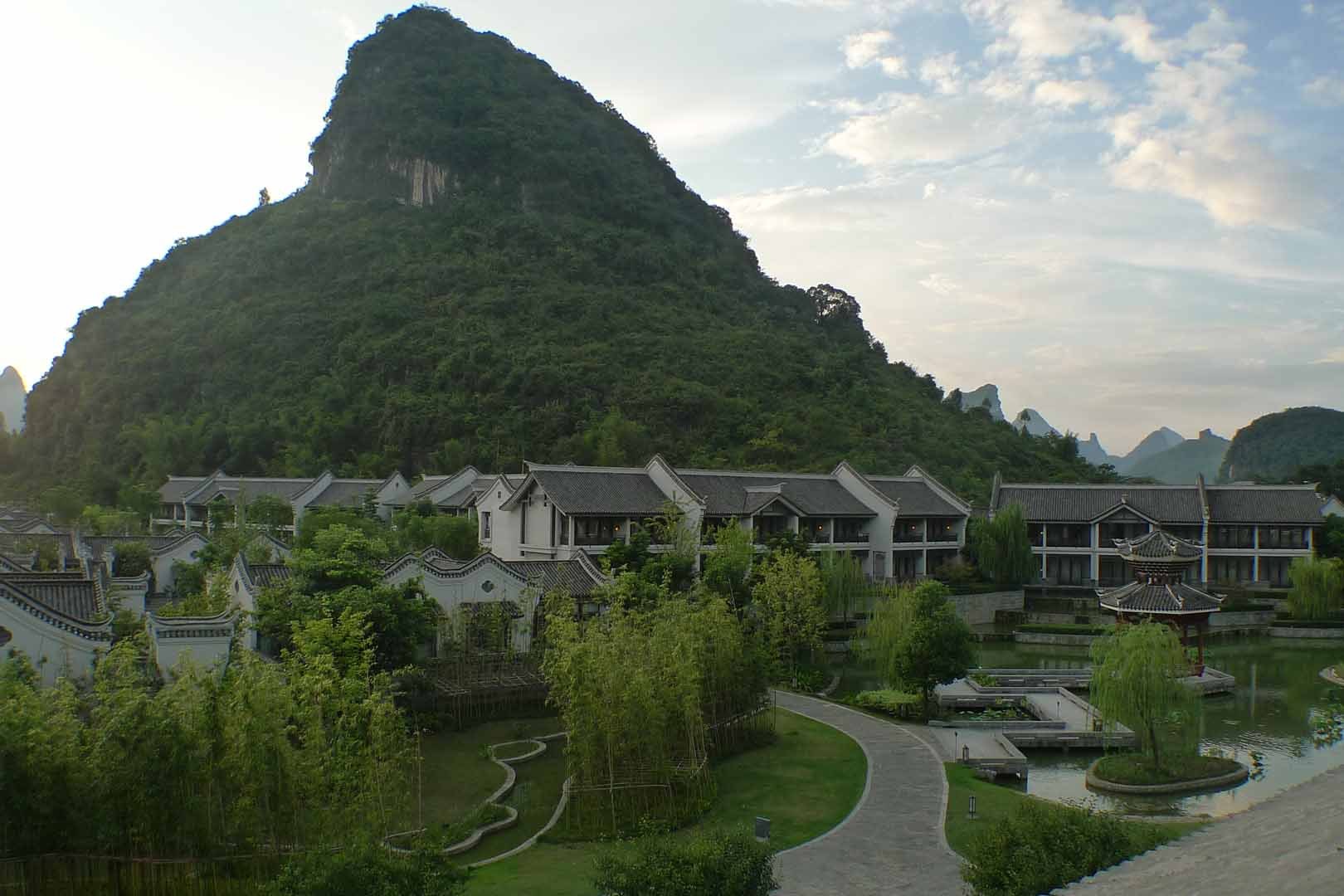 Yangshuo-Xian_Hotels_Banyan-Tree_Slideshow_020