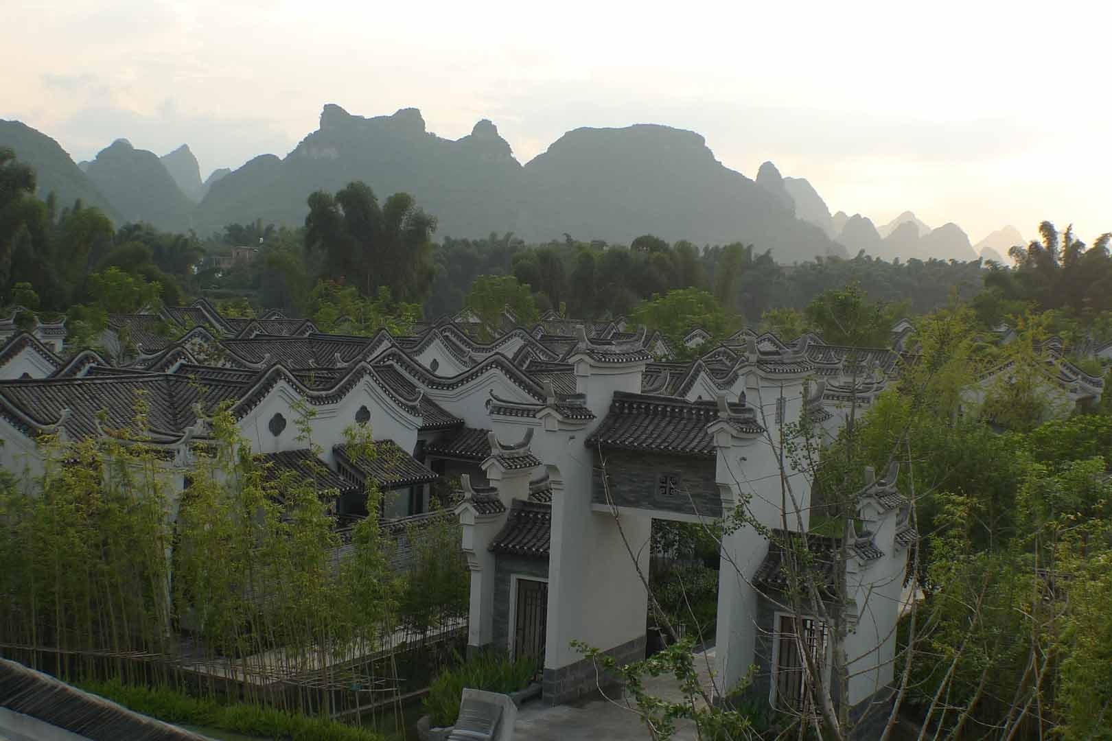 Yangshuo-Xian_Hotels_Banyan-Tree_Slideshow_021